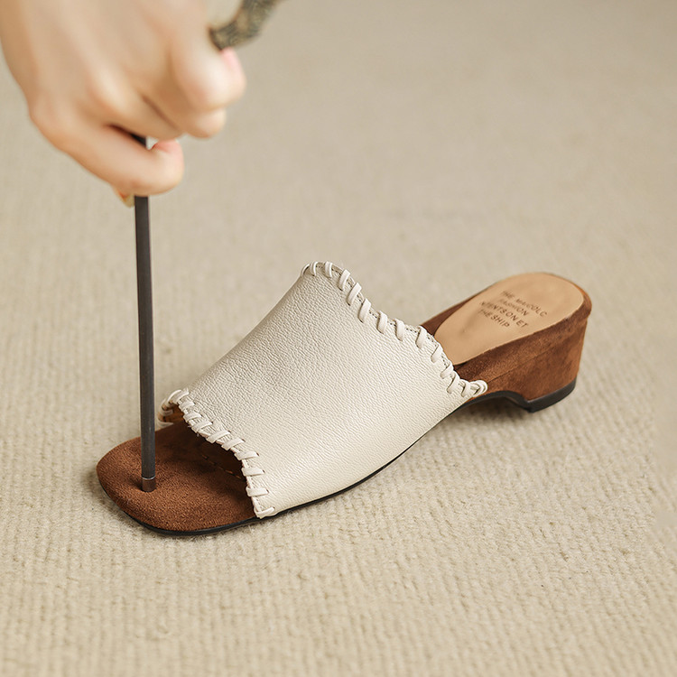 Women's One-Strap Slides with Chunky Heel - Summer 2026 - Style m.html
